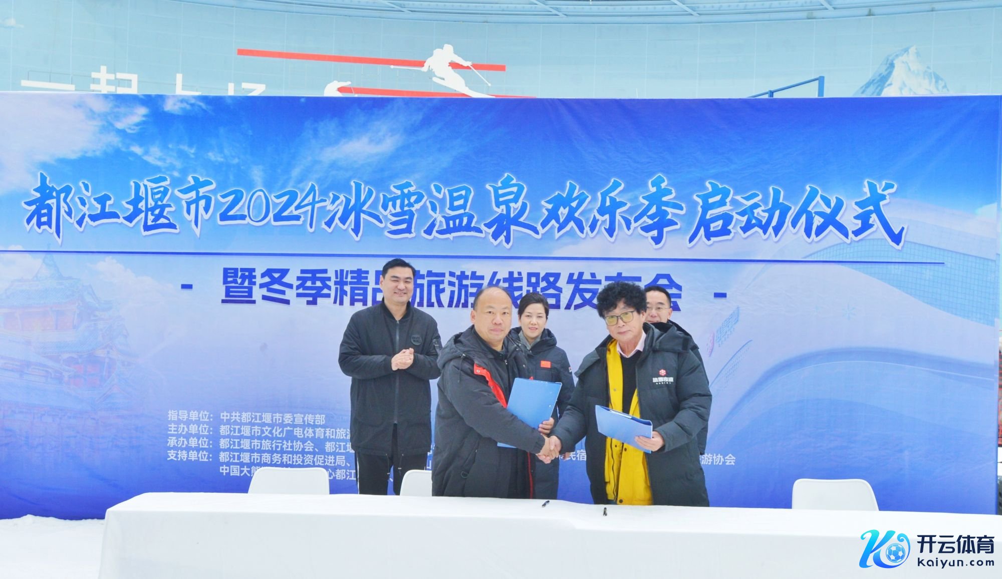 自古&ldquo;川渝一家亲&rdquo;，频年来，成渝两地握续鼓舞文旅市集&ldquo;资源分享、合营共赢、旅客互送、行径互联&rdquo;，为两地注入了新活力。旅游行业的发展日眉月异，跨区域合营已成为鼓舞旅游资源整合、普及旅游品性、拓展旅游市集的弥留阶梯。行径现场，都江堰市旅游协会与重庆市渝中区旅游协会，都江堰乡村旅游协会与四川省生态旅游协会分手订立政策合营契约，各方将联袂合营，充分弘扬各自上风，为重大旅客打造更为丰富多元、高品性的旅游体验。