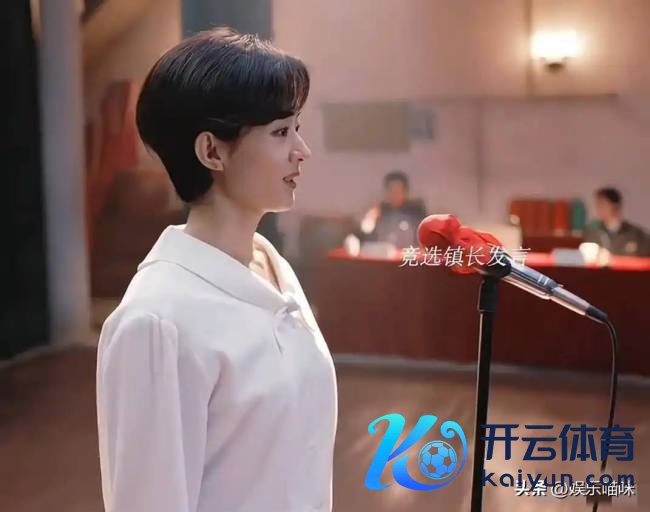 导演夸赵丽颖太像李秋萍了 扮装契合度高