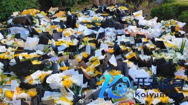 遏制直播！张雪峰当天追悼会 宇宙各地万千学子来送别：现场一封手写信让东说念主动容