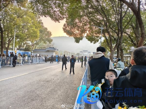 遏制直播！张雪峰当天追悼会 宇宙各地万千学子来送别：现场一封手写信让东说念主动容