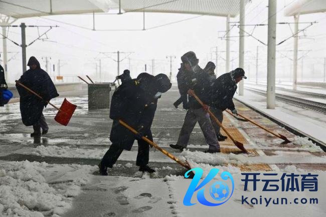 山东多个车站列车误点停运 暴雪影响出行